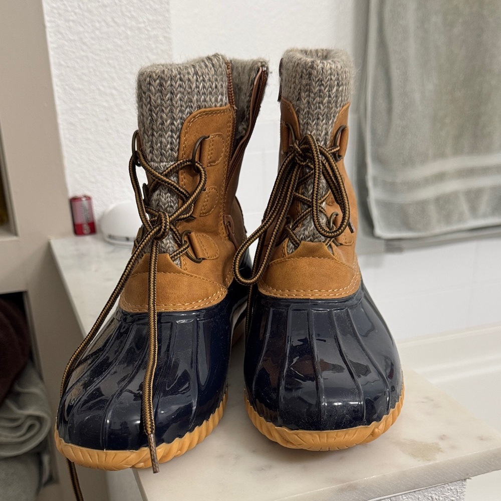 Sporto Tan and Navy Duck Boots
